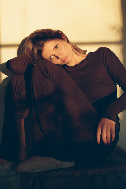 Longsleeve Ivy Drobny Prążek Brązowy